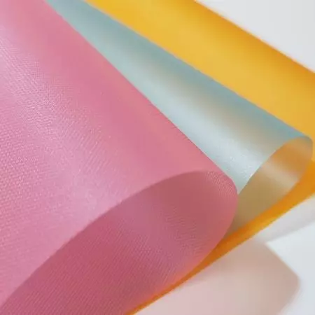 Feuille en plastique translucide colorée